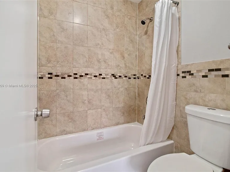 1197 Washington Cir #1197A — Photo 14