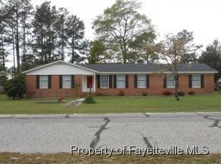 195 Willoughby Dr, Saint Pauls, NC 28384