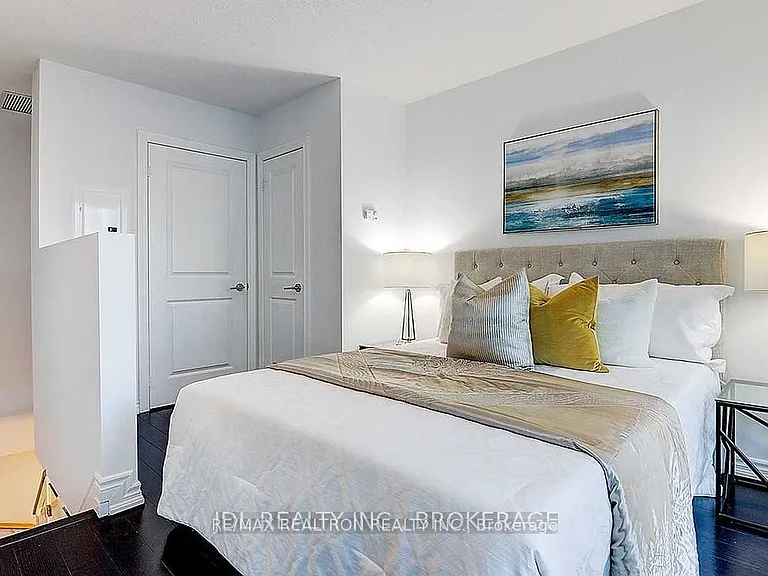 386 Yonge St #1112 — Photo 17