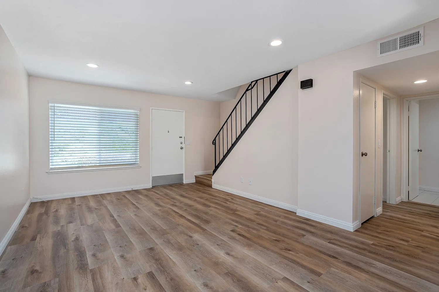 4 bed, 1352 sqft, $2,950 — Photo 3