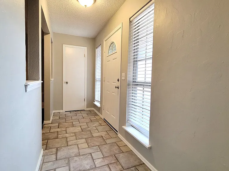 740 Royal Ln — Photo 5