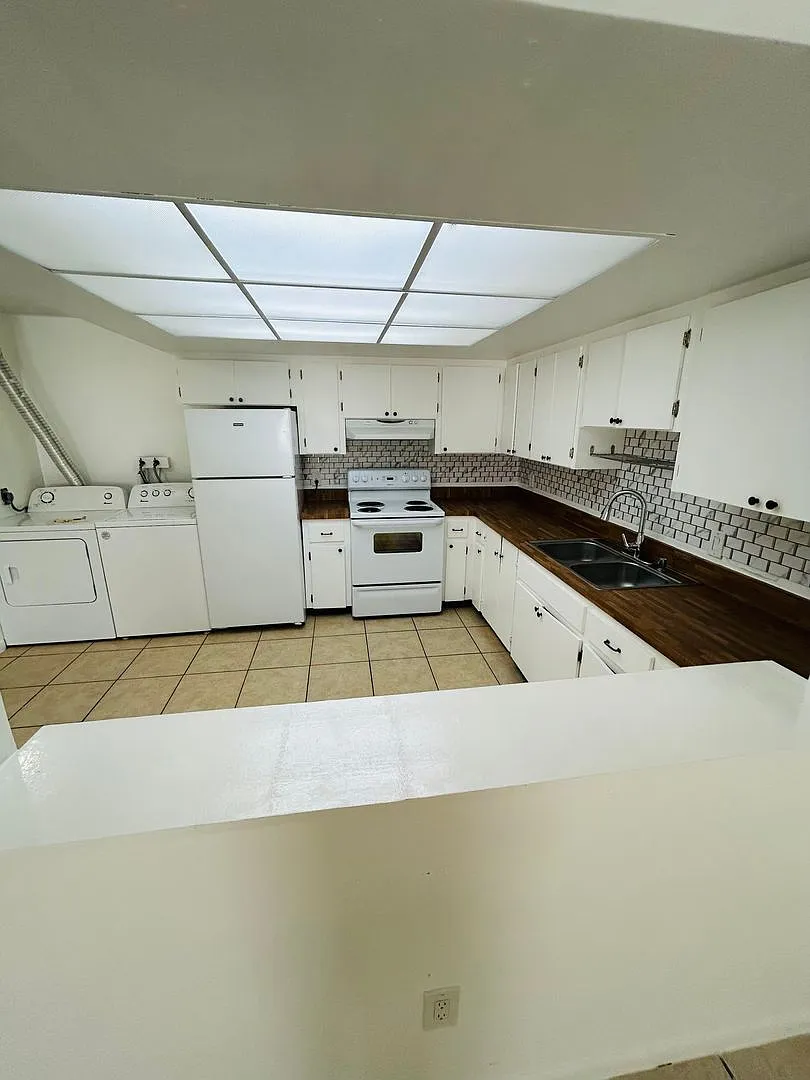 Charming 2-bedroom, 1-bathroom condo — Photo 1