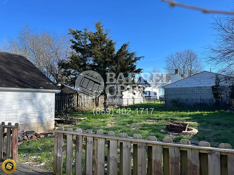 125 Devonia Ave — Photo 5