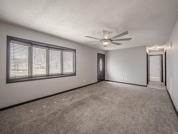 3rd image of 1726 Ravenswood Dr