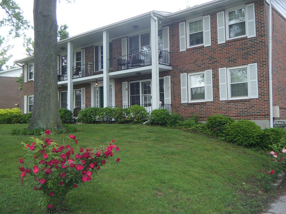 1st image of 602 Broadmoor Dr APT D
