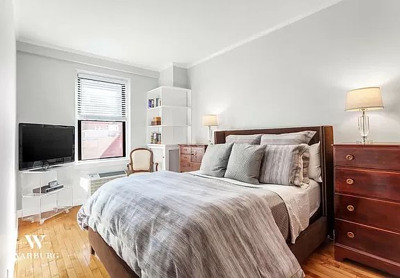 4th image of 1349 Lexington Ave APT 8A