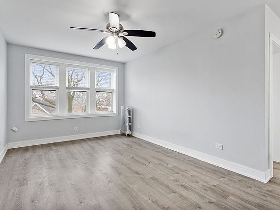2nd image of 1521 W Sherwin Ave #207