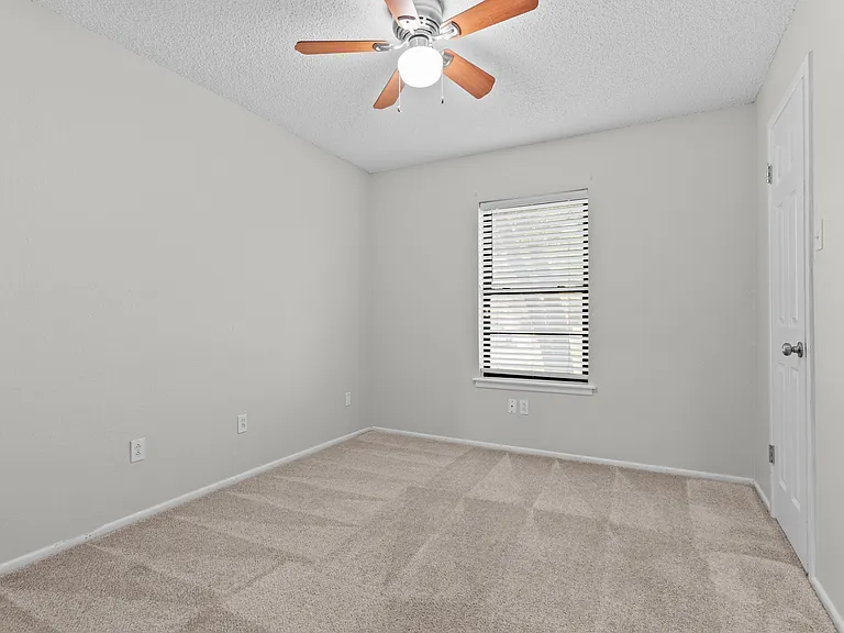 9616 Belmont Ave — Photo 16