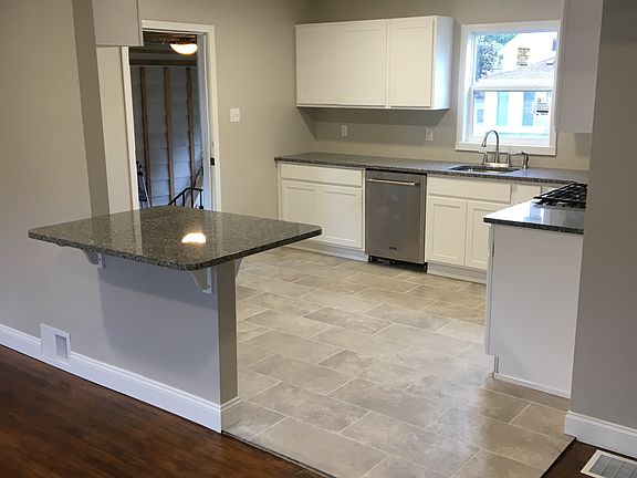 3rd image of 1316 W 40th St