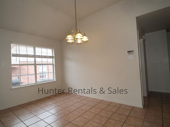 3rd image of 3211 Raven Dr APT A