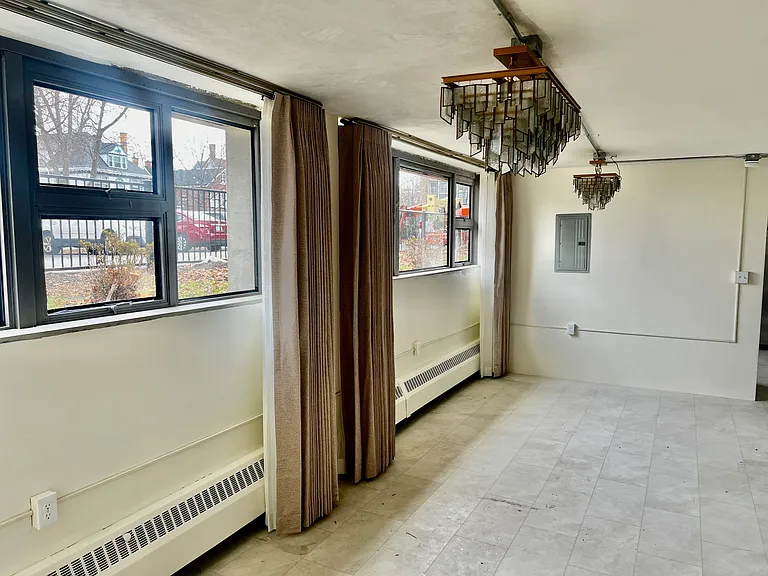 130 Linwood Ave — Photo 2