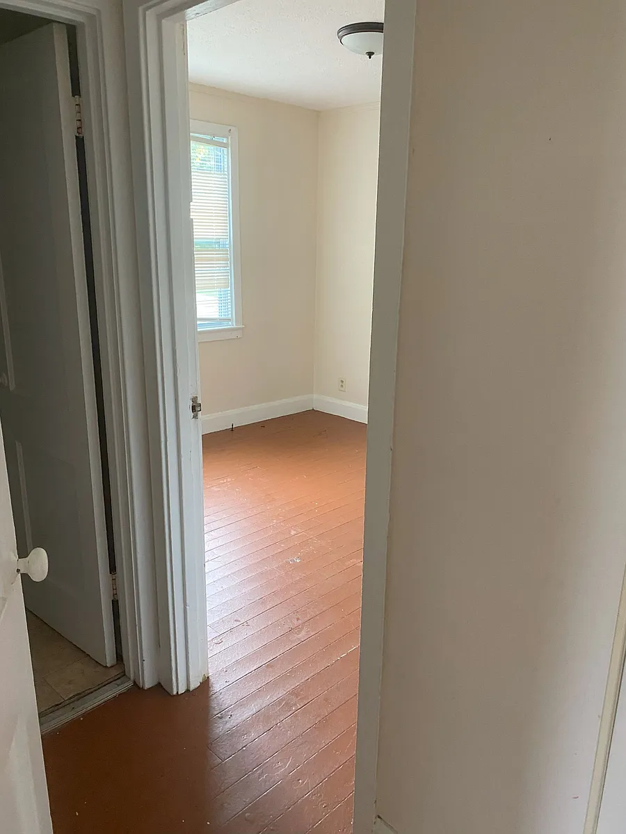 Building Photo - 1610 Ute Ave SE #2