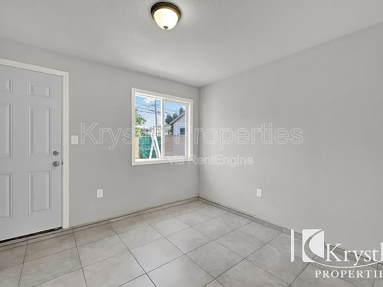 714 Gateway Dr — Photo 6