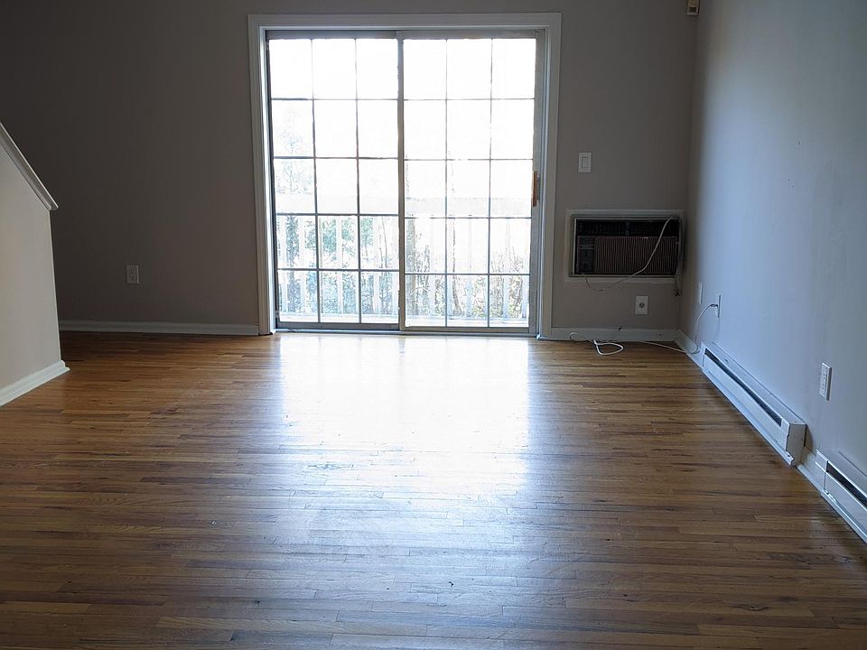 2nd image of 1141 E Main St #A05