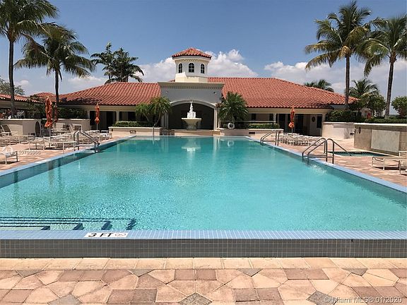 4th image of 20000 Country Club Dr APT 805