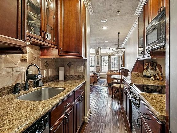 4th image of 420 Common St #1A
