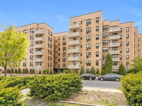 200 Corbin Place image 1 of 9