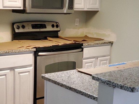 5th image of 7661 Melissa Ct N