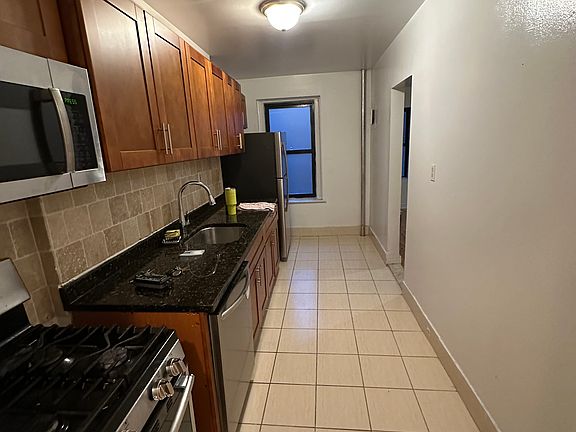 3rd image of 913 McLean Ave #D3