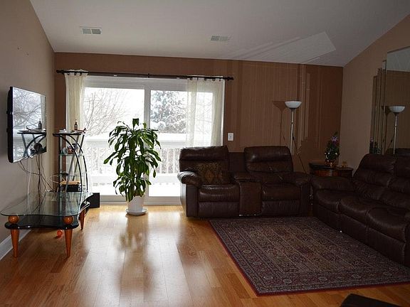 5th image of 361 Pembroke Ct APT 8