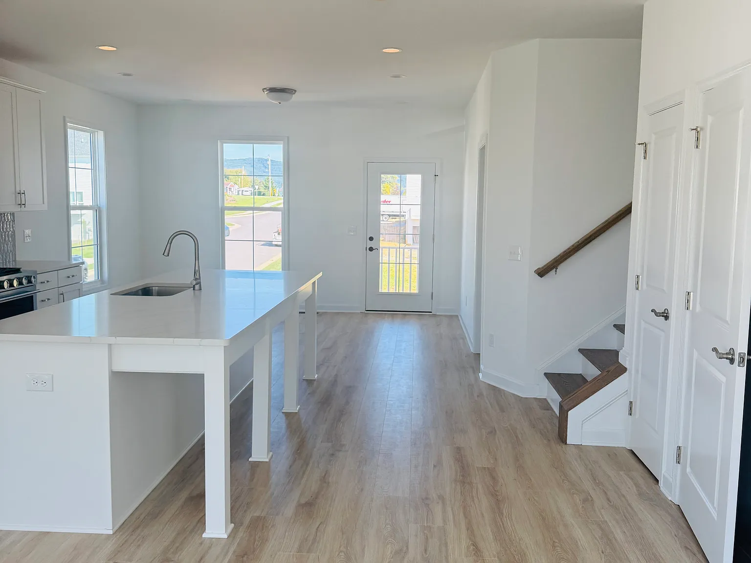 4 bed, 3.5 bath, 2592 sqft, $3,495 — Photo 3