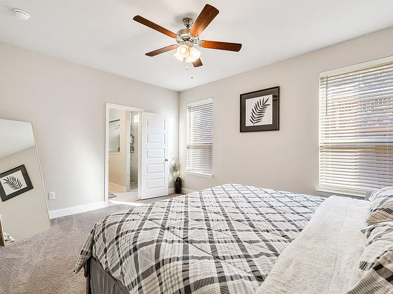 2072 Olivereta Dr — Photo 6