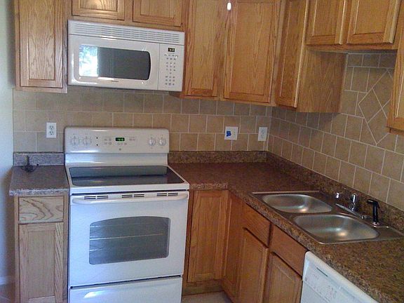 3rd image of 812 Little Creek Dr
