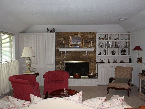 3rd image of 3209 Lynbrook Dr