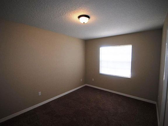 5th image of 1215 Eddie Dr