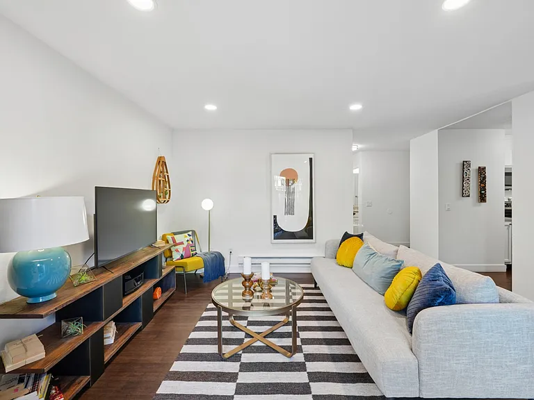 Grove Apartments — Photo 34
