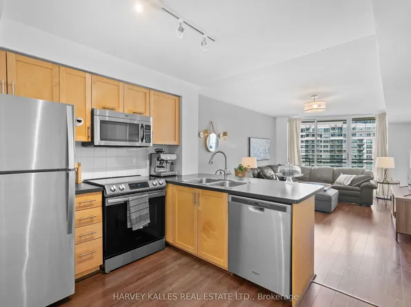 650 Queens Quay W #803, Toronto, ON M5V 3N2