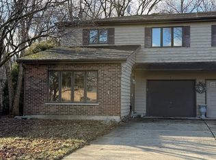 306 Brookdale Dr APT A, Bloomingdale, IL
