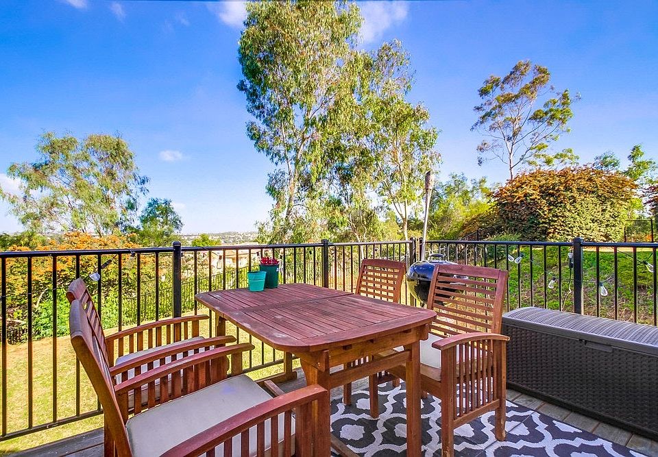 1st image of 3064 Avenida Christina
