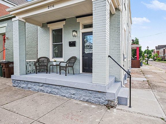 4th image of 216 W 7th St