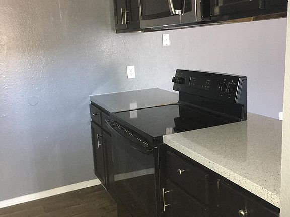 4th image of 2005 Wesley Dr APT C