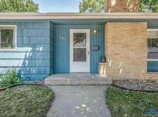 716 W 22nd St, Sioux Falls, SD 57105