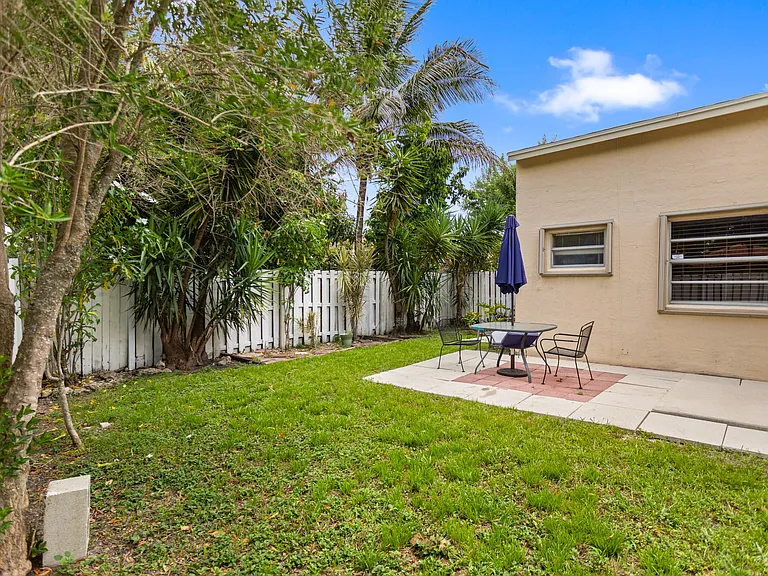 13945 Langley Pl — Photo 24