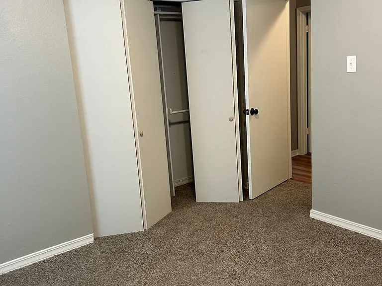 1138 Kensington Ct — Photo 32