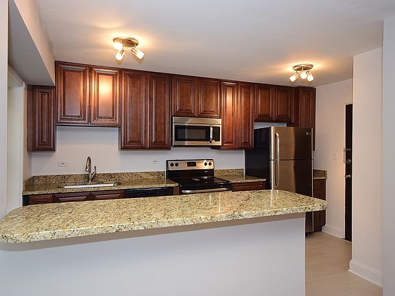 3rd image of 6244 N Francisco Ave #G