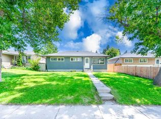 2210 W 35th St SE, Calgary, AB T2B 0X1