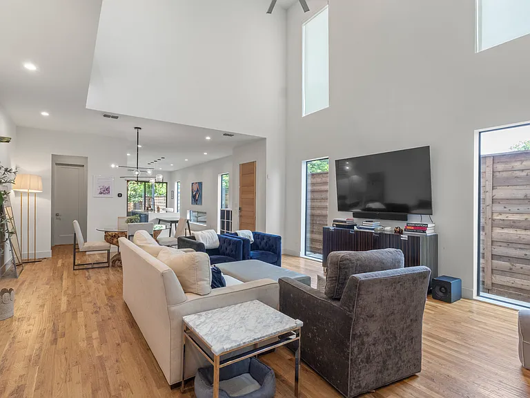 2335 Kirby St — Photo 8