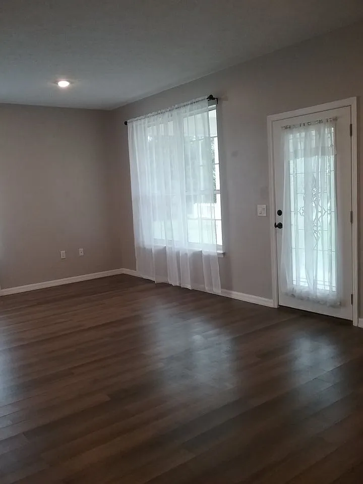 3 bed, 1365 sqft, $1,850 — Photo 3