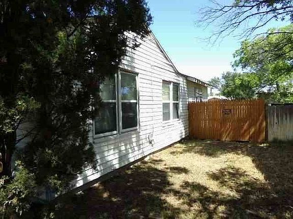 3rd image of 1004 W 21st St