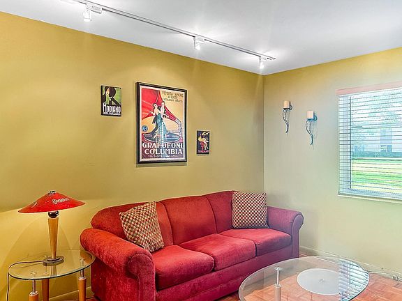 5th image of 1950 N Andrews Avenue #120D