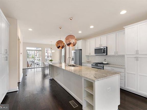 3rd image of 46077 Hall Rd