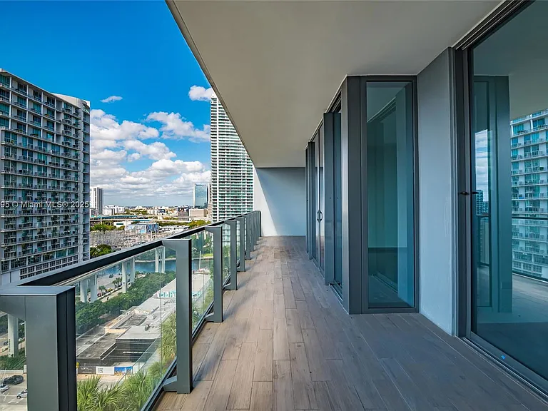 88 SW 7th St #1004 — Photo 33