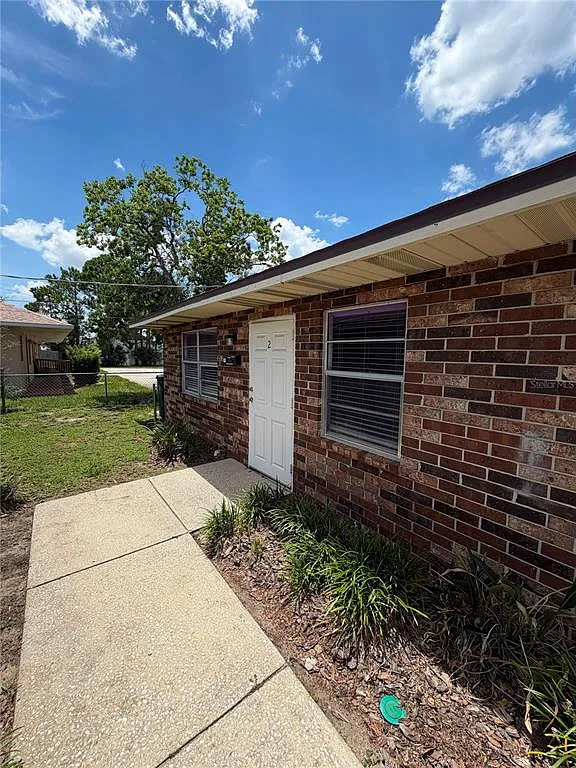 1 bed, 1.0 bath, 564 sqft, $950 — Photo 1