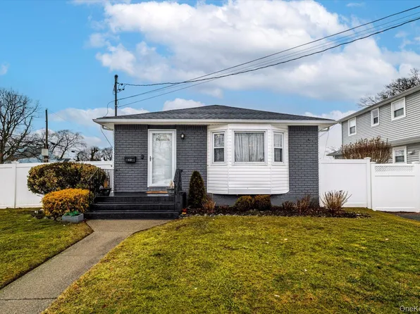 153 N Queens Avenue, Massapequa, NY 11758