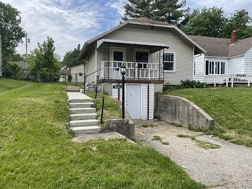 1st image of 3845 Merrimac Ave