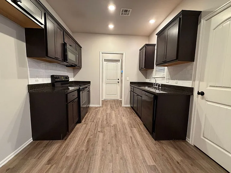 404 Chalk Hill Ct — Photo 15